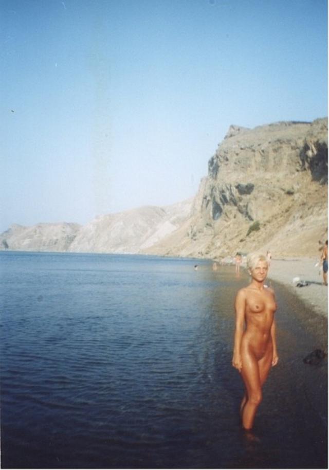 Девушки на отдыхе оголили тела 28 фото