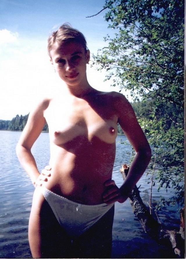 Девушки на отдыхе оголили тела 15 фото