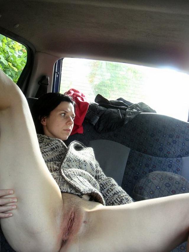 Любвиобильные девки дают в машине 28 фото