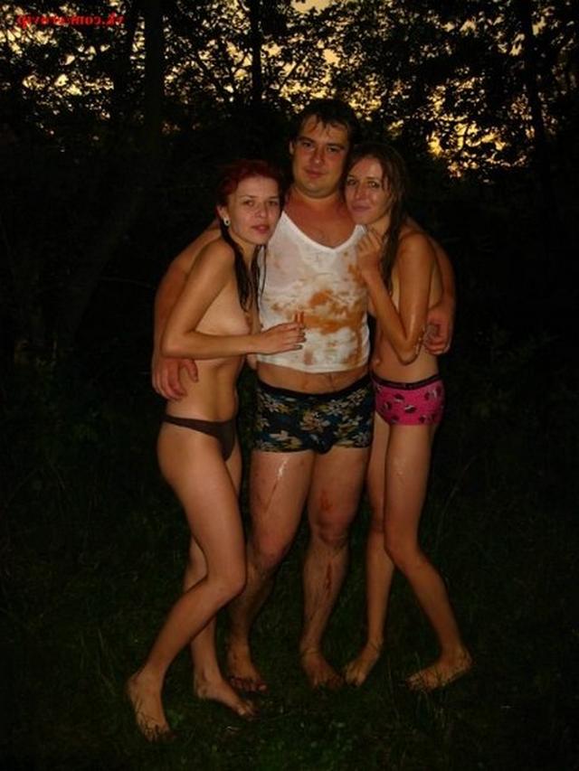 Ночью возле реки все разделись 17 фото