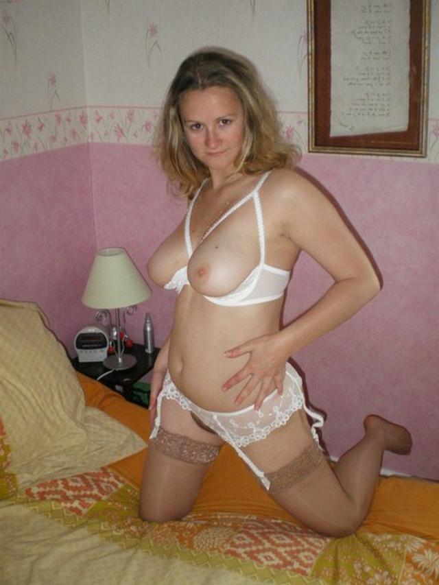 Наташка с хорошей грудью не бреет пилотку 2 фото
