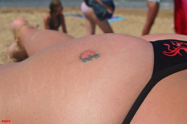 Жирная тетенька на отдыхе 2 фото