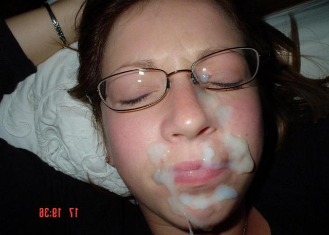 Сперма на губах милых девушек 13 фото