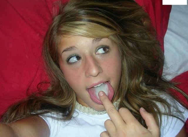 Сперма льется на мордахи красоток 24 фото