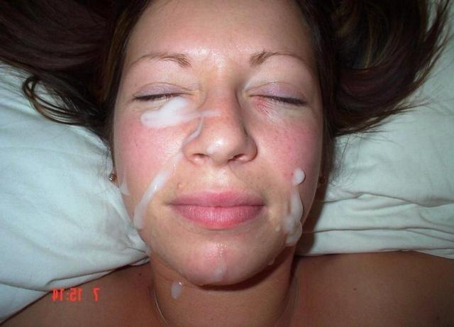 Сперма льется на мордахи красоток 21 фото