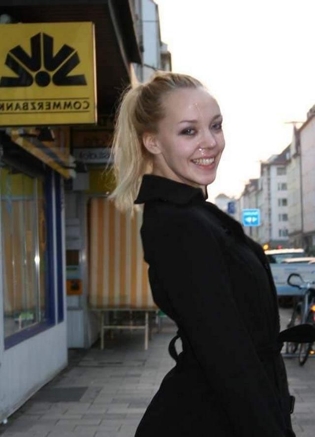 Сперма льется на мордахи красоток 18 фото