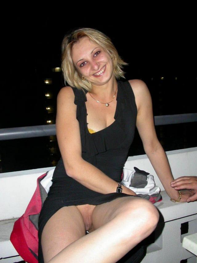 Заведенная телочка трахается на отдыхе 7 фото