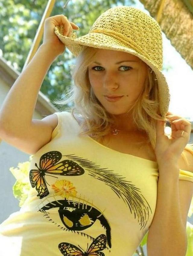 Белокурая Машенька достаточно привлекательна 8 фото