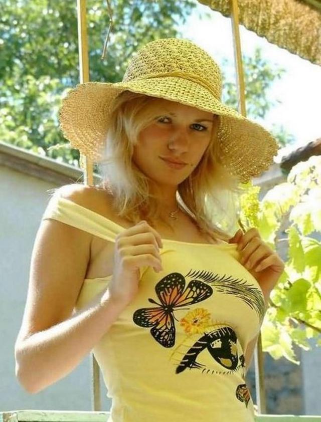 Белокурая Машенька достаточно привлекательна 2 фото