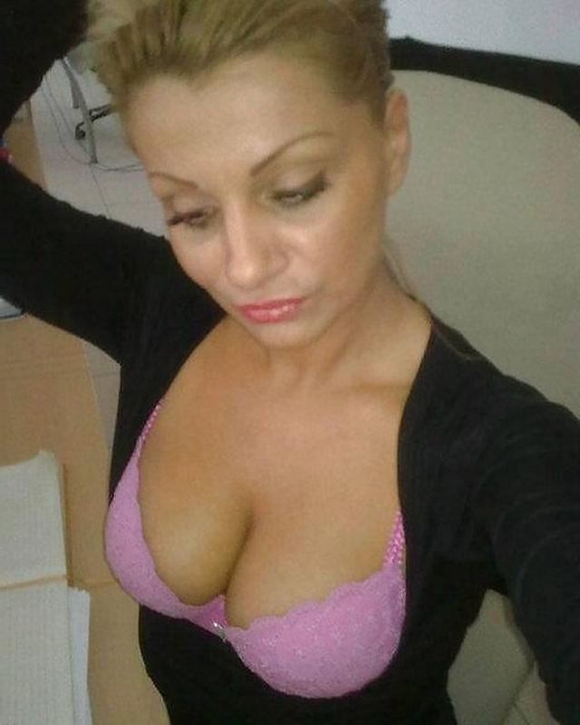 Перевозбужденные дырочки сочных мамаш 7 фото