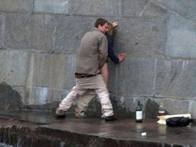 Парочки трахаются не скрываясь 4 фото