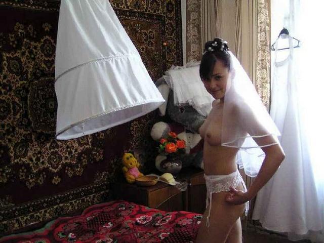 Откровенные невесты не против показать себя 9 фото