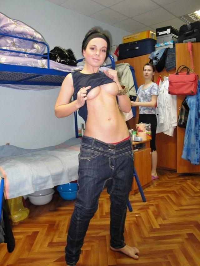 Хорошенькая Настя открыто соблазняет 4 фото