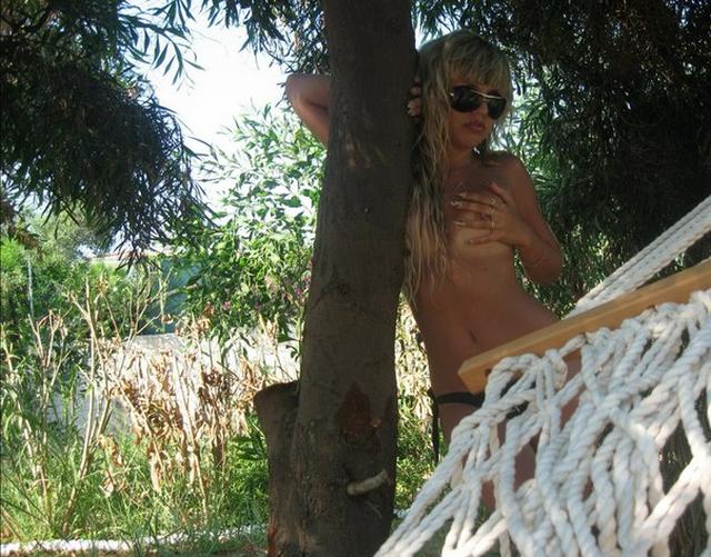 Белокурая бестия с рабочими дырочками 8 фото