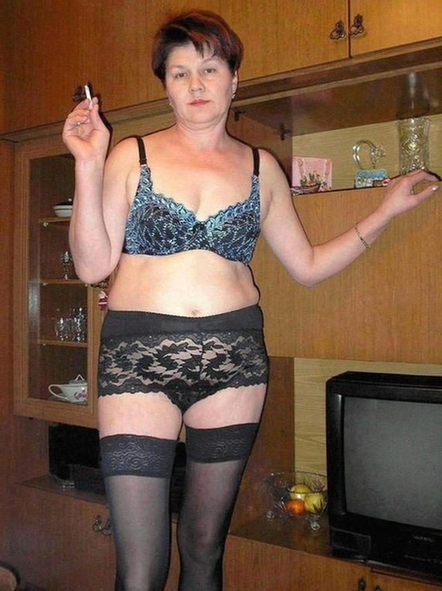 Пожилая соседка с волосатой пилоткой 2 фото