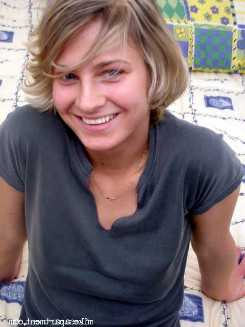 Синди отдалась одногрупнику без гандона 1 фото