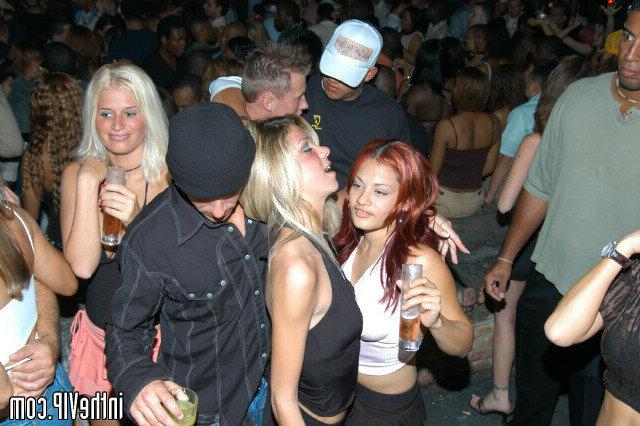 Ночное пати не обошлось без групповухи 11 фото