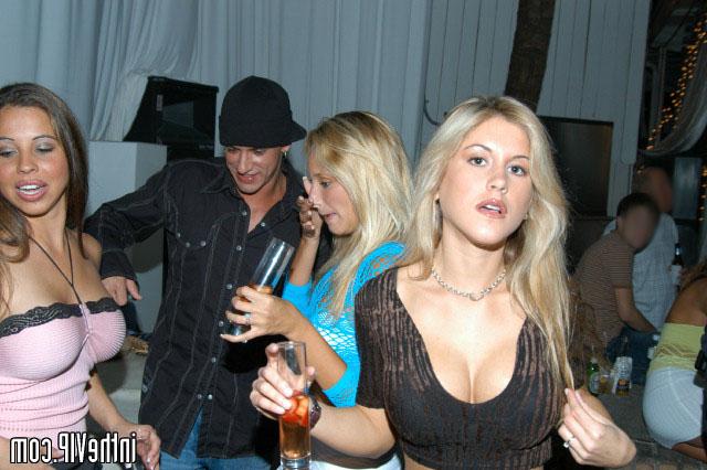 Ночное пати не обошлось без групповухи 2 фото