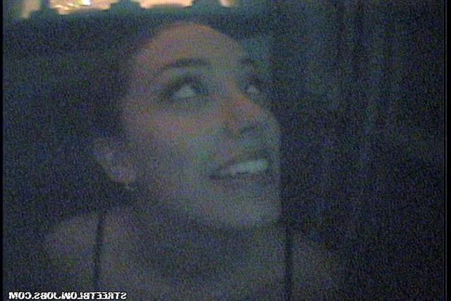 Сосет член прямо на улице 11 фото