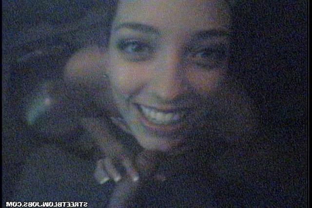 Сосет член прямо на улице 29 фото