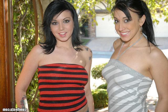 Распутные брюнетки исполняют пожелания паренька 1 фото