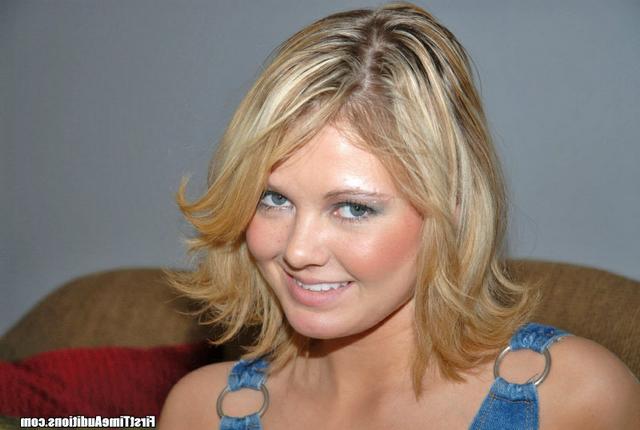 Негр трахает очень красивую блондинку 1 фото