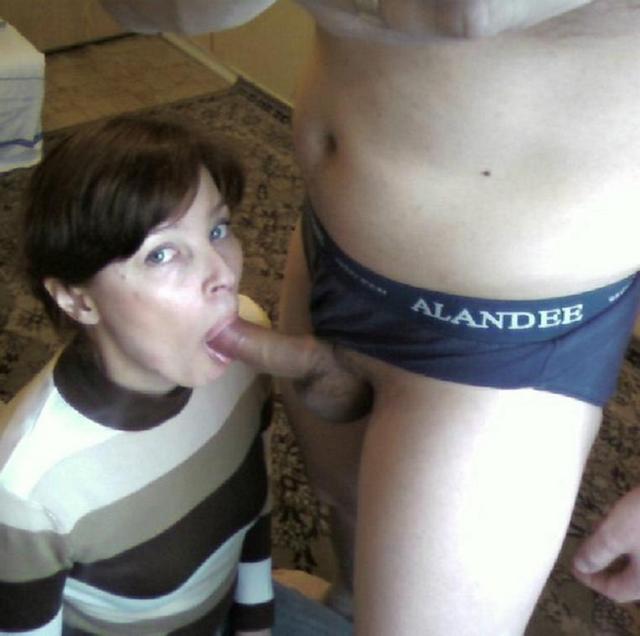 Откровенные давалки знают толк в минете 23 фото