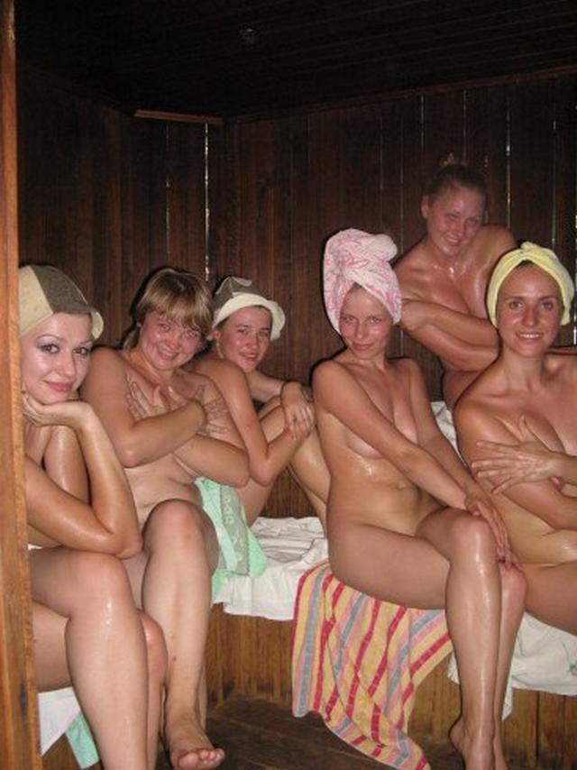 Голые молодухи развлекаются в бане 13 фото