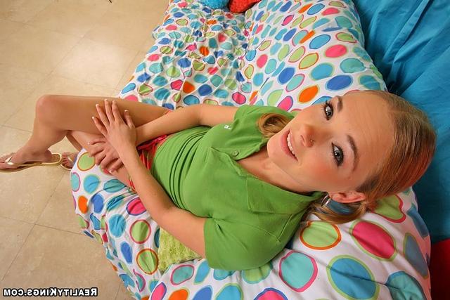 Студентка разделась и дала себя поиметь 1 фото