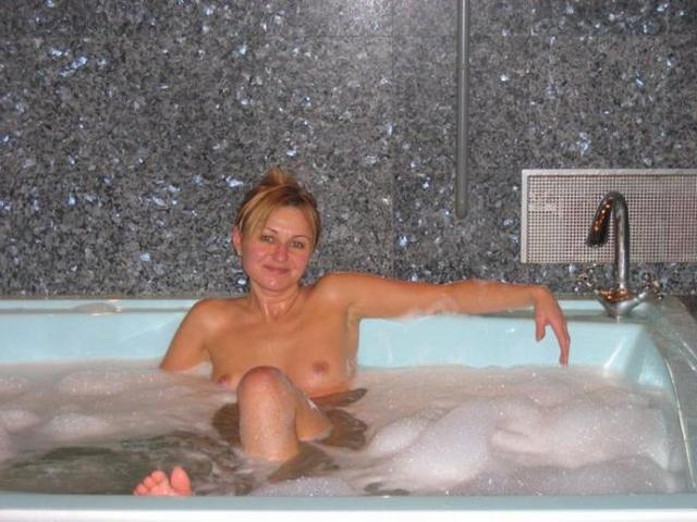 Молоденькие цыпочки голышом в сауне 18 фото