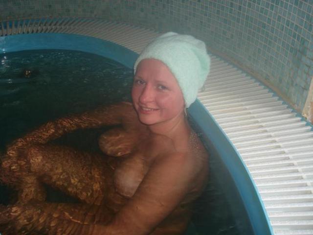 Молоденькие цыпочки голышом в сауне 8 фото