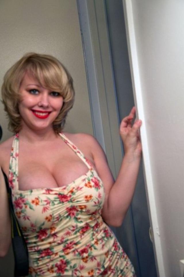 Сорокалетние тетеньки радуют стриптизом 4 фото