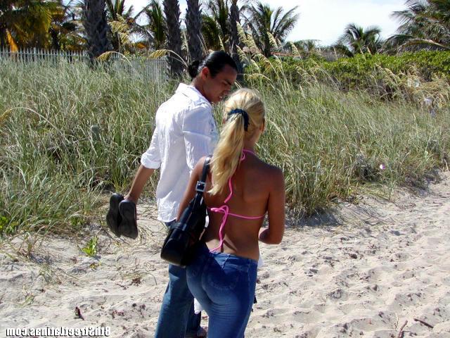 Активно наяривает знойную латинку 4 фото