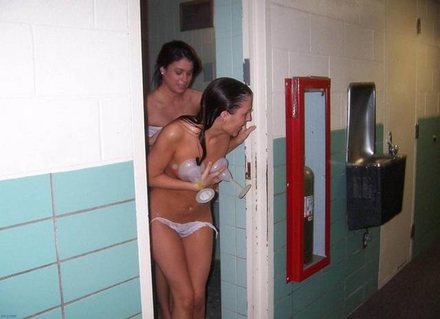 В общаге молодые крали разделись 8 фото