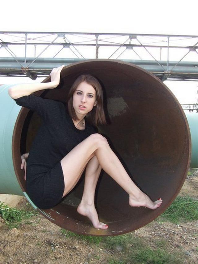 Худая Зойка с длинными ногами 8 фото