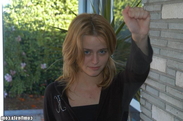 Нежные девки владеют мастерством минета 1 фото