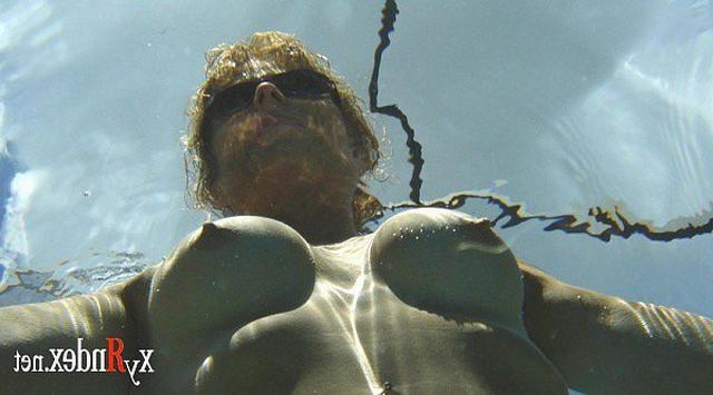 Симпатичные нудистки отдыхают на пляжах 9 фото