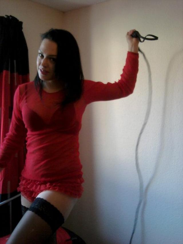 Соня показал все свои прелести 3 фото