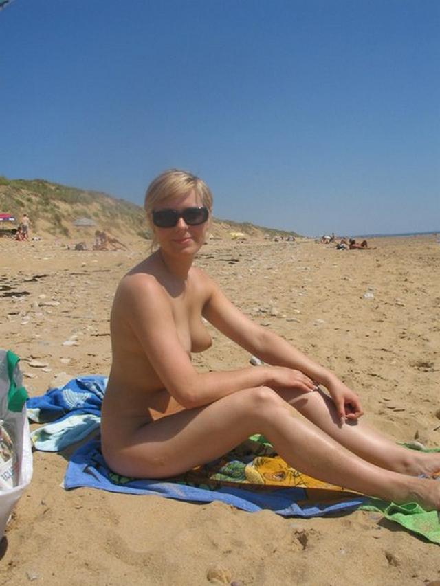 Мужик не против делиться своей женой 1 фото