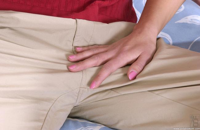 Сероглазая малышка напилась спермы 1 фото