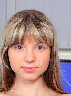 Милую девушку оприходовали в два ствола