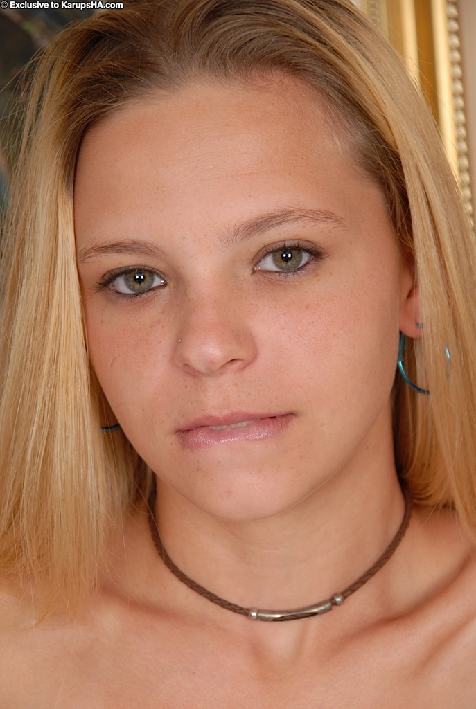 Матерая студентка позирует голенькой 9 фото