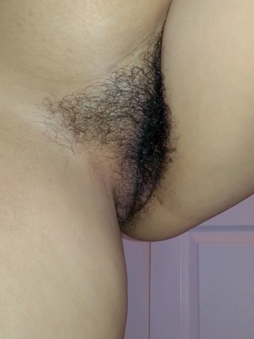 Барышни за тридцать хвастаются телами и волосатыми письками 10 фото