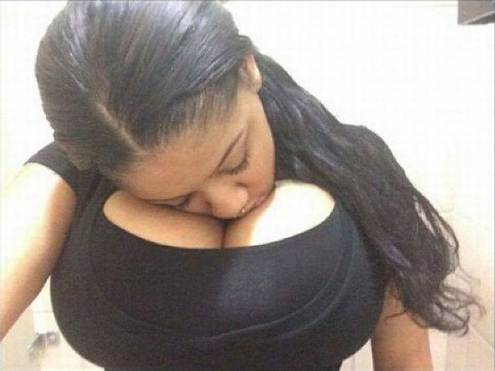 Симпатичные девушки с упругими ягодицами и красивыми дойками позируют перед камерой 2 фото