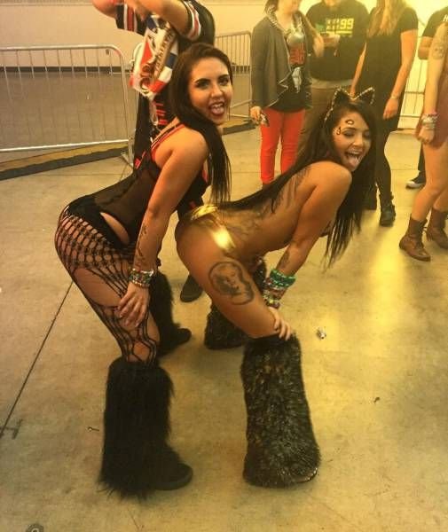 Симпатичные девушки с упругими ягодицами и красивыми дойками позируют перед камерой 8 фото