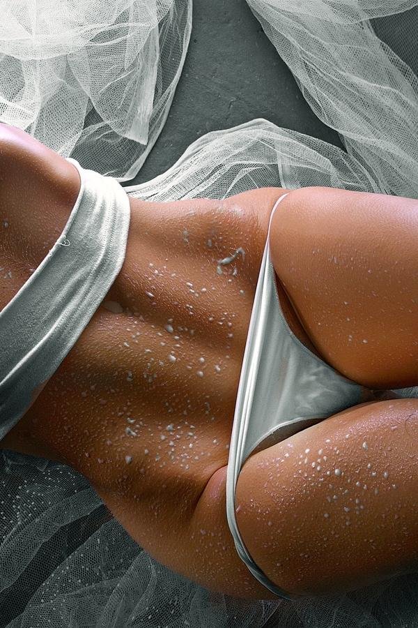 Молодые модели показали красивые титьки и аппетитные ягодицы 10 фото