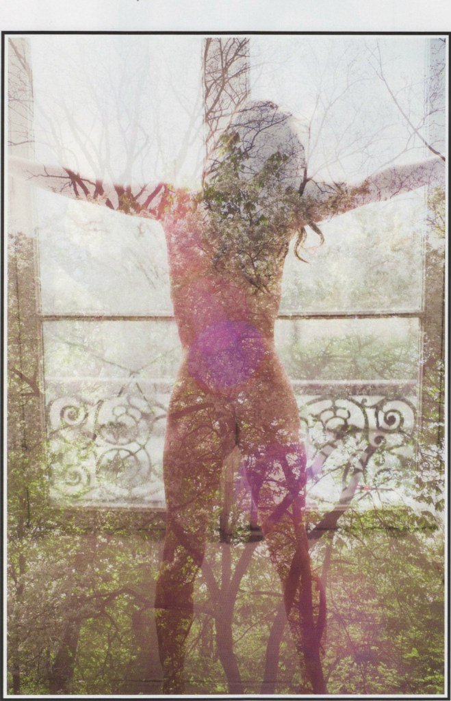 Худая милашка скинула одеяло и хвастается молодым телом 10 фото