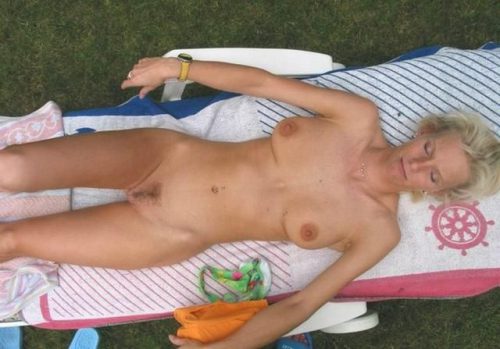 Разведенки в белье и голышом показывают титьки и киски 14 фото